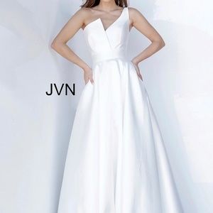 Jovani Ball Gown, White, Size 2, Excellent